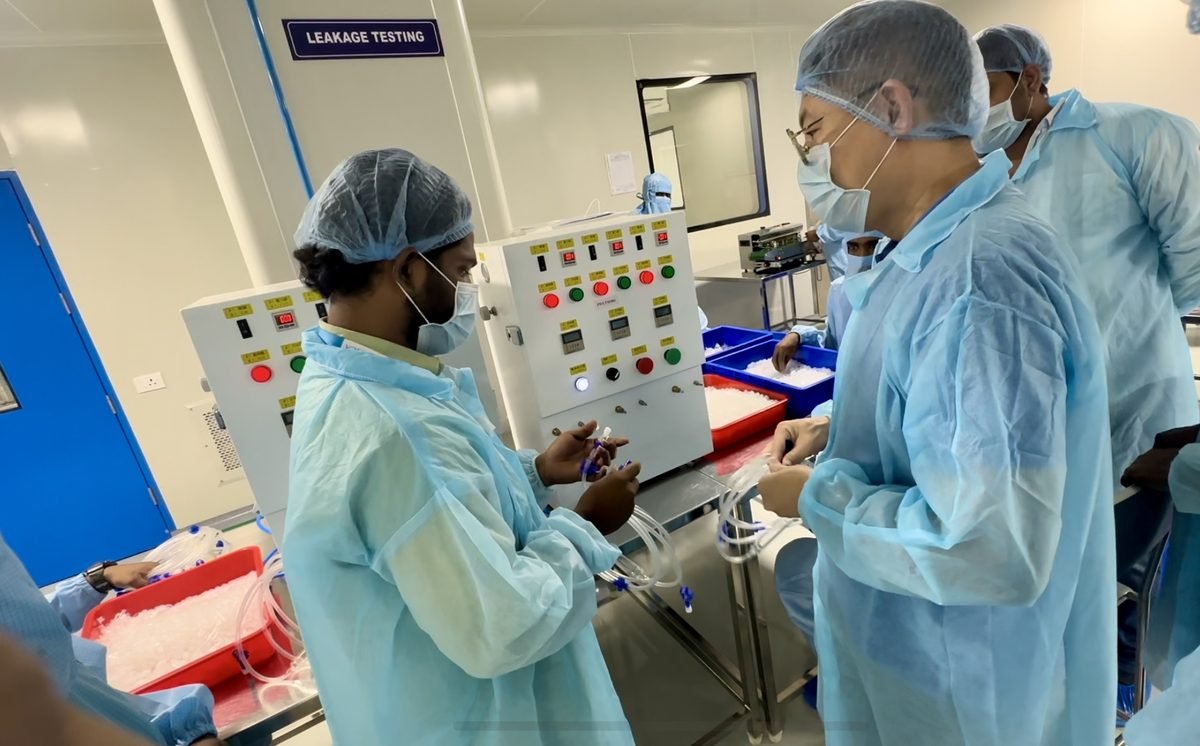 Arthur Huang, Director of BeSpring International from Taiwan, Visits Arni Medica HDBT Manufacturing pipeline